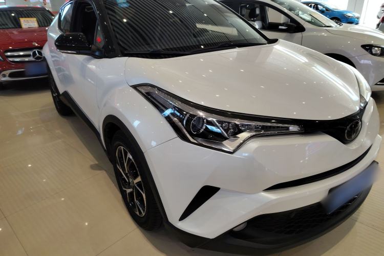 Used Toyota C-HR 2018 2.0L Leading with Sunroof China VI Standard Front Right 45 Deg