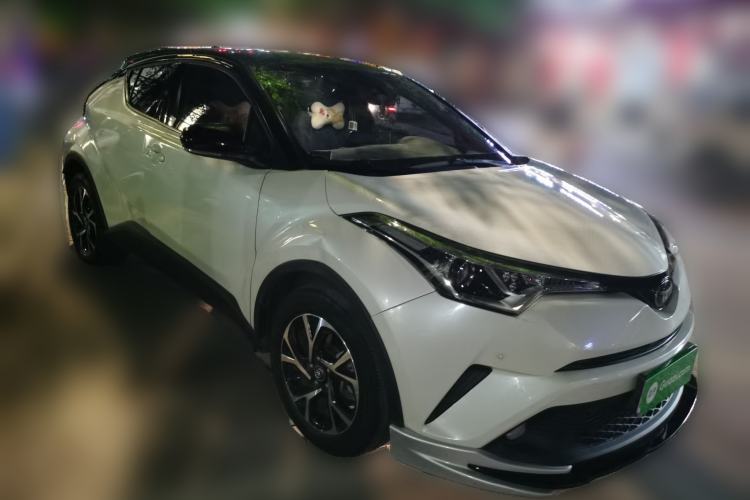 Used Toyota C-HR 2018 2.0L Leading with Sunroof China V Standard Front Right 45 Deg