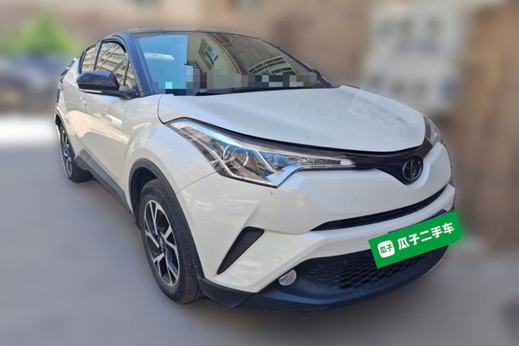 Used Toyota C-HR 2018 2.0L Leading with Sunroof China VI Standard Front Right 45 Deg