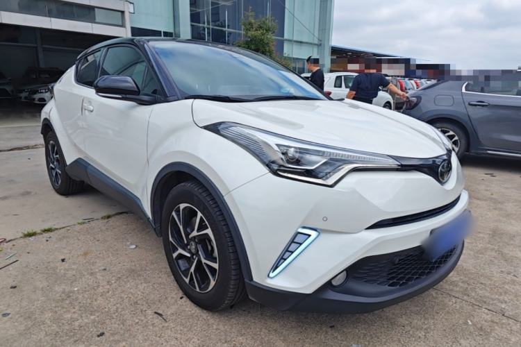 Used Toyota C-HR 2018 2.0L Flagship Version China V Standard Front Right 45 Deg