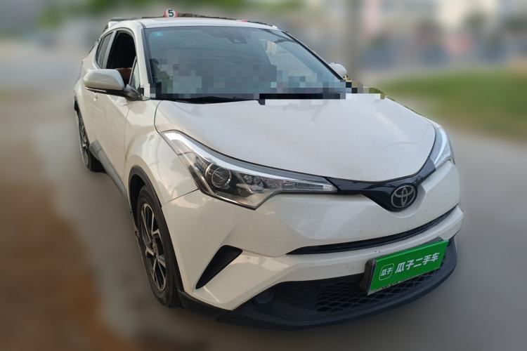 Used Toyota C-HR 2018 2.0L Leading with Sunroof China V Standard Front Right 45 Deg