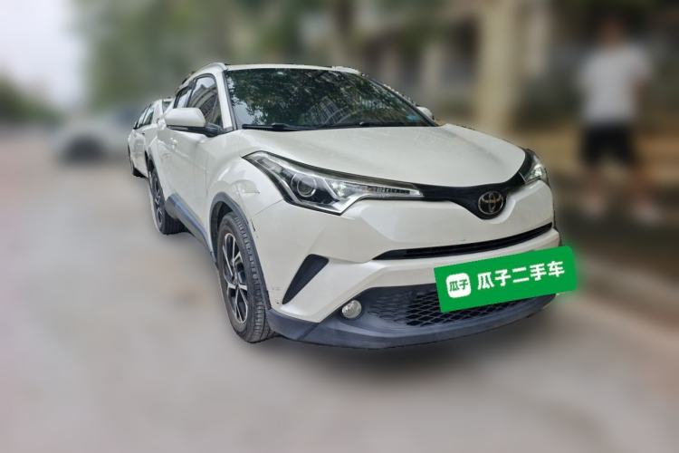 Used Toyota C-HR 2018 2.0L Leading with Sunroof China VI Standard Front Right 45 Deg