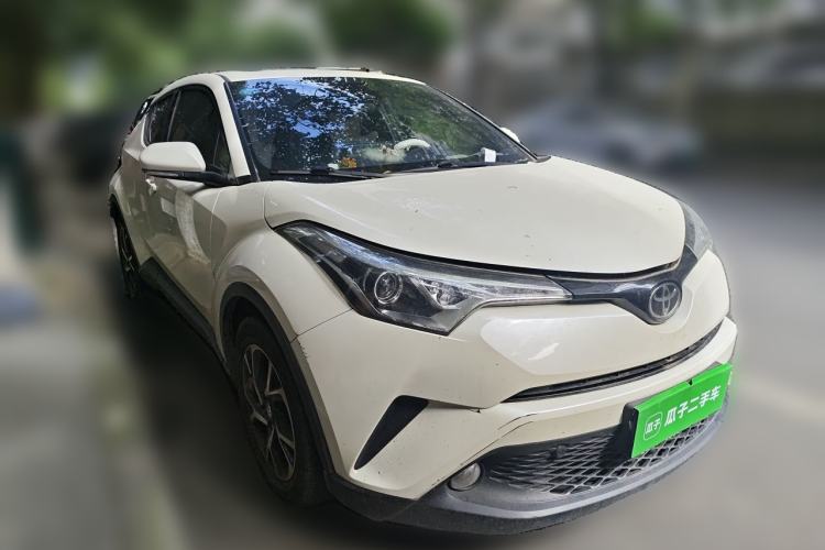 Used Toyota C-HR 2018 2.0L Leading with Sunroof China VI Standard Front Right 45 Deg