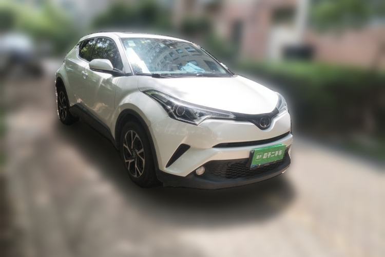 Used Toyota C-HR 2018 2.0L Leading with Sunroof China V Standard Front Right 45 Deg