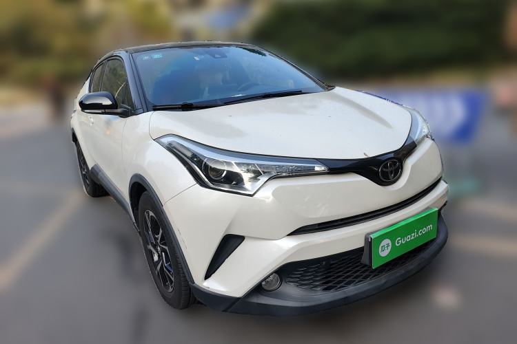 Used Toyota C-HR 2018 2.0L Leading with Sunroof China V Standard Front Right 45 Deg