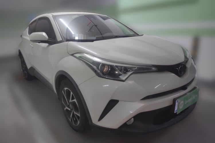 Used Toyota C-HR 2018 2.0L Leading Edition China VI Front Right 45 Deg