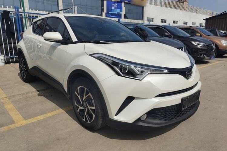 Used Toyota C-HR 2018 2.0L Leading Edition China V-standard Front Right 45 Deg