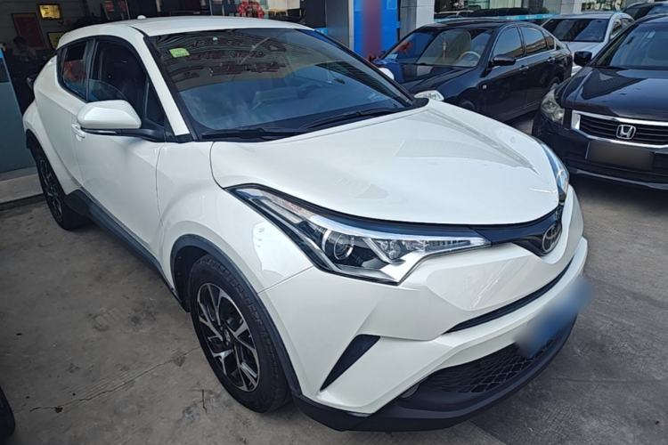 Used Toyota C-HR 2018 2.0L Leading Edition China V-standard Front Right 45 Deg