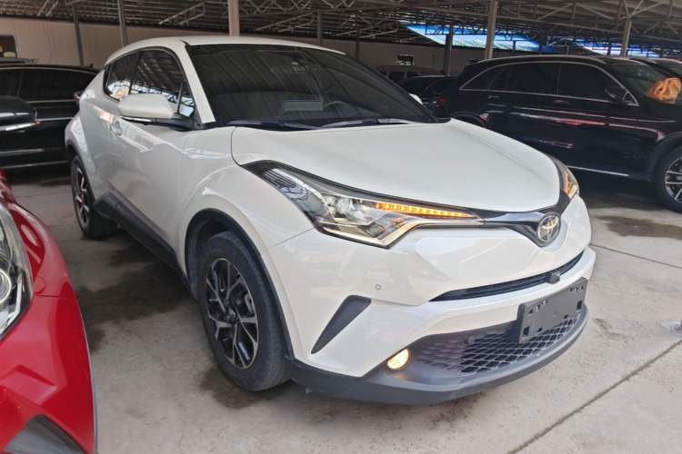 Used Toyota C-HR 2018 2.0L Luxury Edition China V Standard Front Right 45 Deg