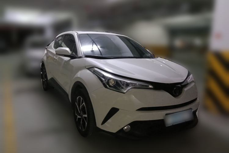 Used Toyota C-HR 2018 2.0L Leading with Sunroof China VI Standard Front Right 45 Deg