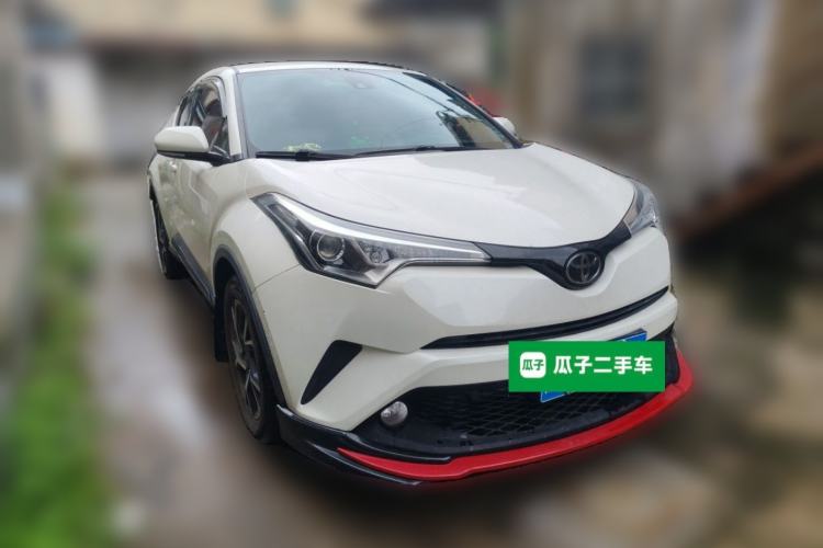 Used Toyota C-HR 2018 2.0L Leading Edition China VI Front Right 45 Deg