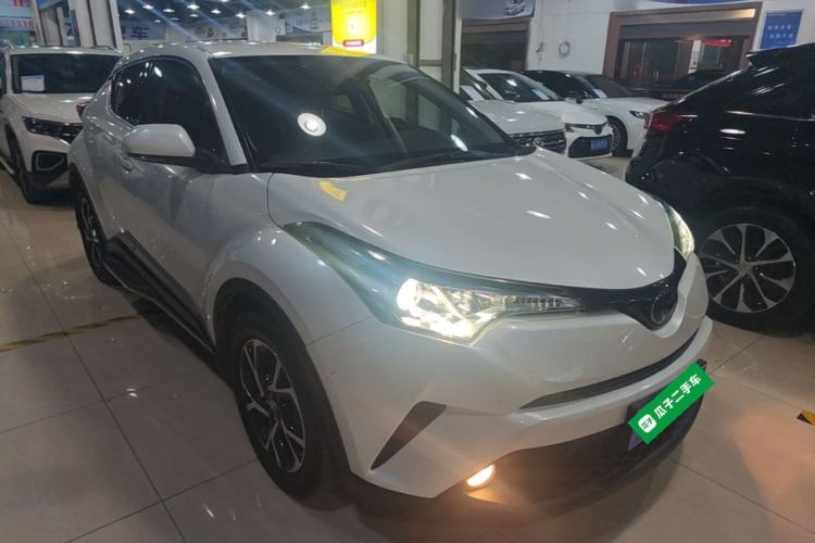 Used Toyota C-HR 2018 2.0L Leading Edition China V-standard Front Right 45 Deg