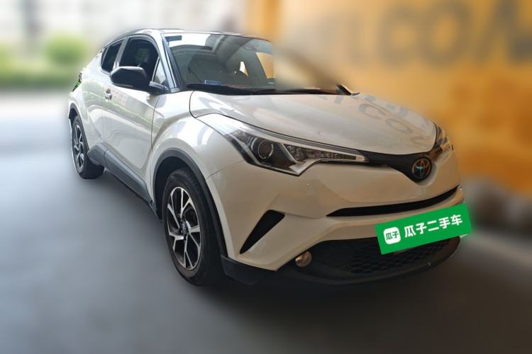 Used Toyota C-HR 2018 2.0L Leading with Sunroof China VI Standard Front Right 45 Deg