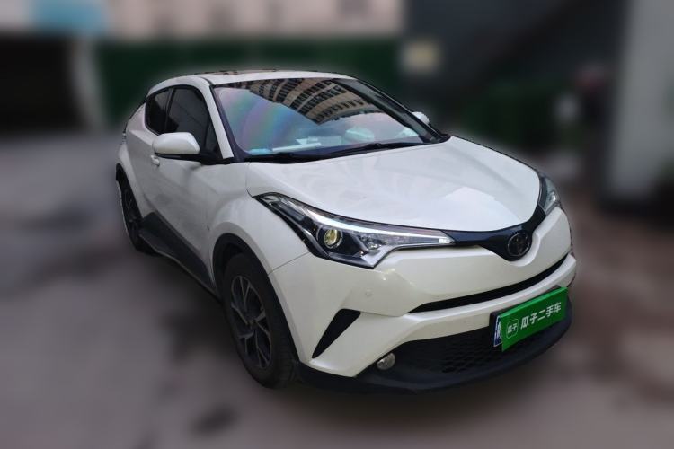 Used Toyota C-HR 2018 2.0L Leading with Sunroof China VI Standard Front Right 45 Deg