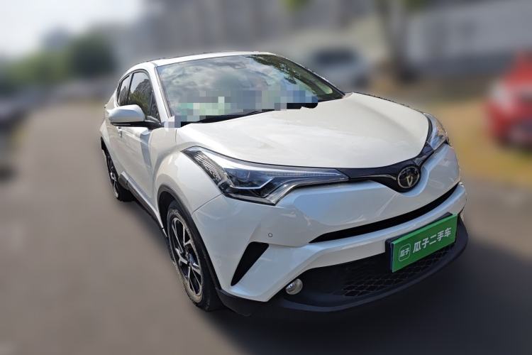 Used Toyota C-HR 2018 2.0L Luxury Sunroof Version China V Emission Standard Front Right 45 Deg