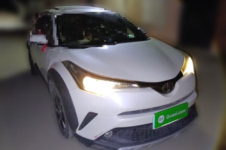 Used Toyota C-HR 2018 2.0L Coolway Leading Edition with Sunroof China VI Standard Front Right 45 Deg