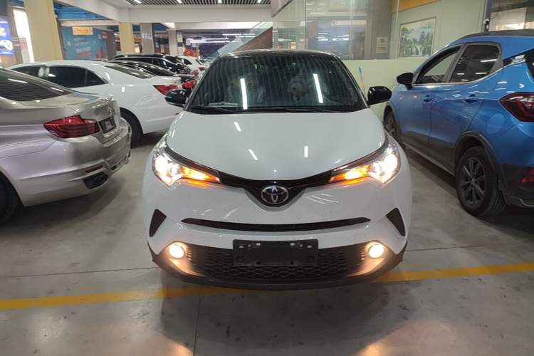 Used Toyota C-HR 2018 2.0L Leading with Sunroof China V Standard Front