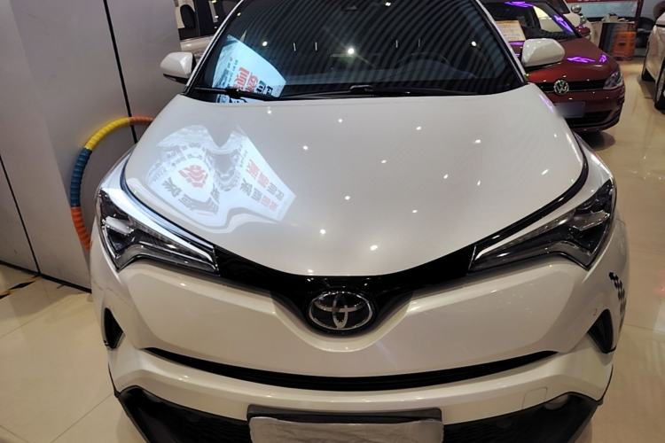 Used Toyota C-HR 2018 2.0L Luxury Sunroof Version China V Emission Standard Front