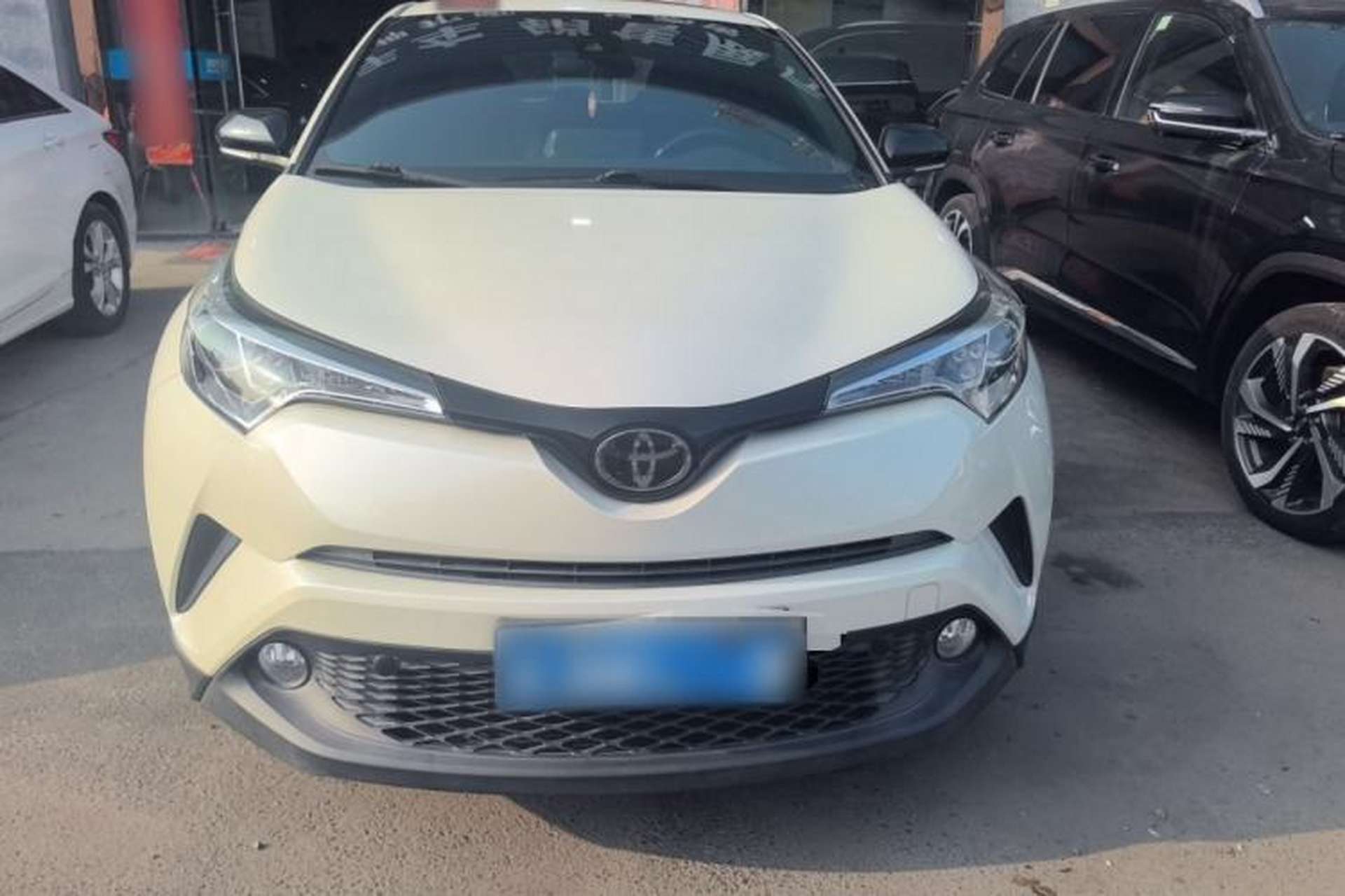 Used Toyota C-HR 2018 2.0L Leading with Sunroof China VI Standard Front