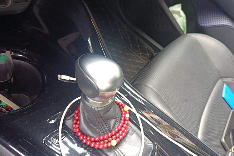 Used Toyota C-HR 2018 2.0L Luxury Sunroof Version China VI Standard Gear Lever