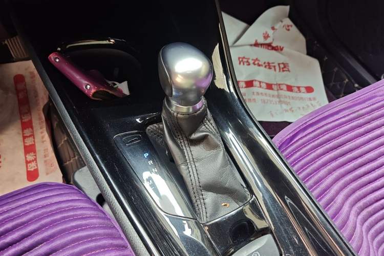 Used Toyota C-HR 2018 2.0L Leading with Sunroof China VI Standard Gear Lever