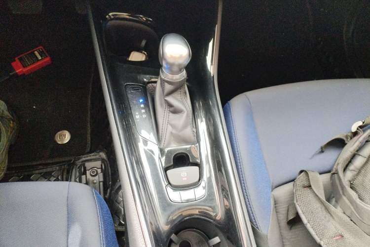 Used Toyota C-HR 2018 2.0L Leading with Sunroof China V Standard Gear Lever