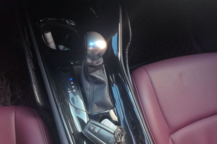 Used Toyota C-HR 2018 2.0L Leading with Sunroof China VI Standard Gear Lever
