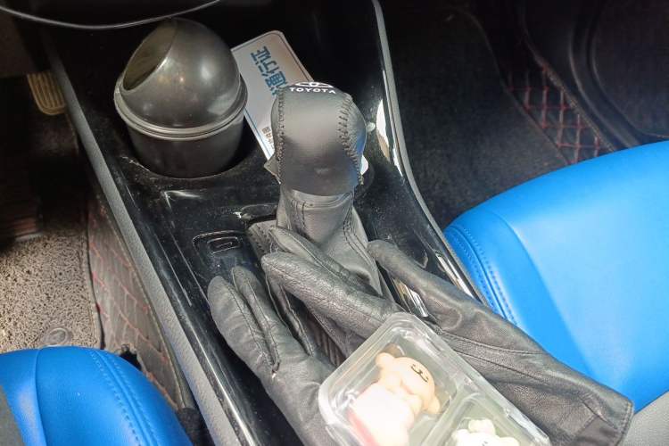 Used Toyota C-HR 2018 2.0L Leading with Sunroof China V Standard Gear Lever
