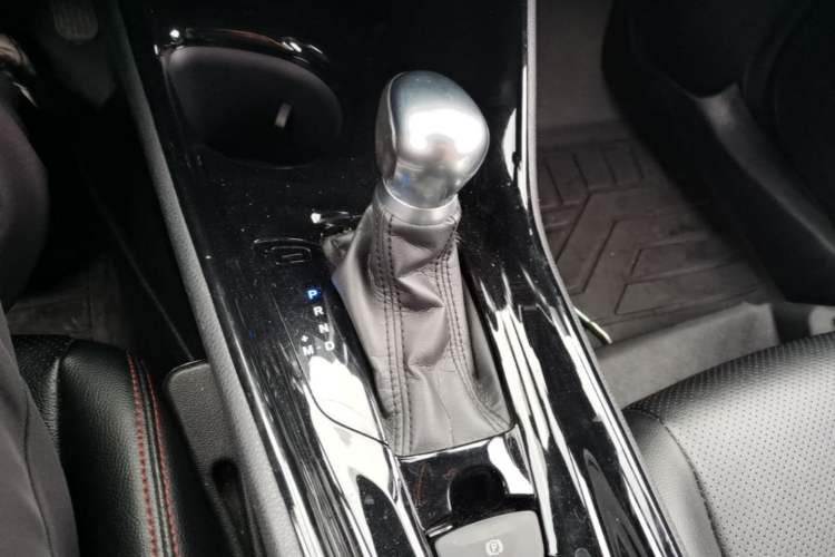 Used Toyota C-HR 2018 2.0L Luxury Edition China VI Standard Gear Lever