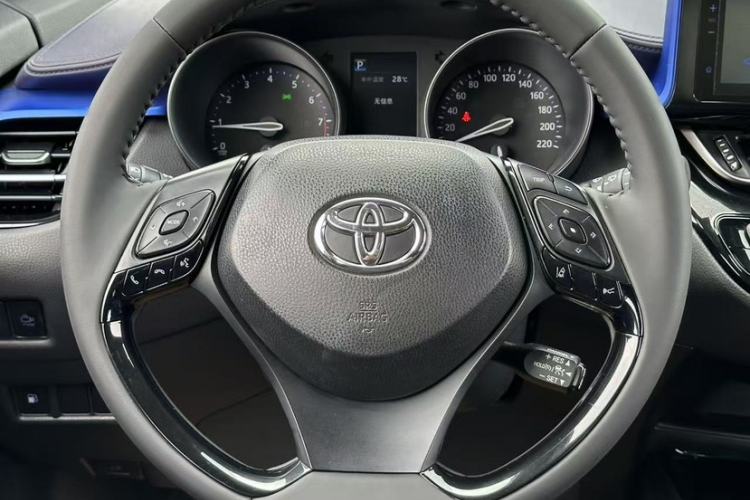 Used Toyota C-HR 2018 2.0L Luxury Edition China V Standard Gear Lever