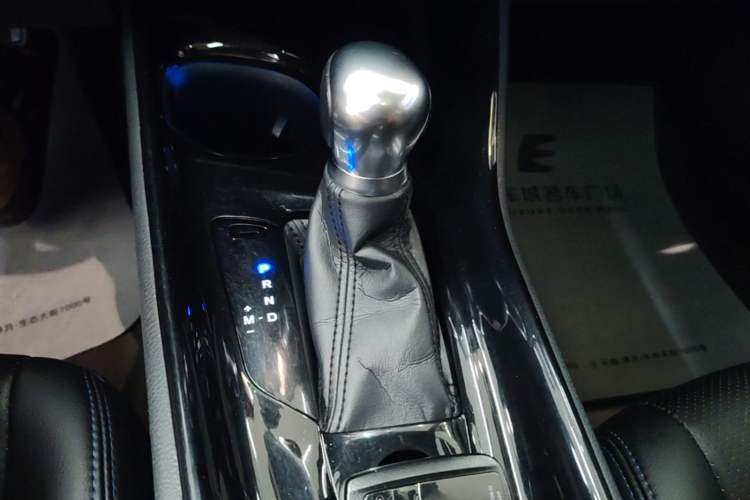 Used Toyota C-HR 2018 2.0L Leading with Sunroof China VI Standard Gear Lever