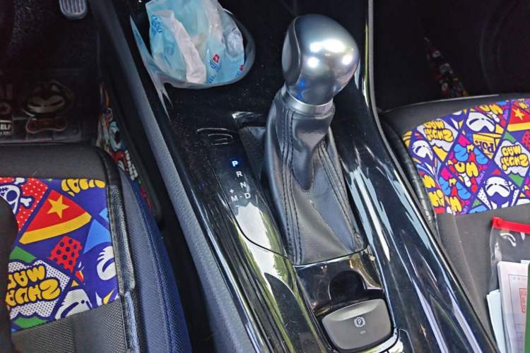 Used Toyota C-HR 2018 2.0L Luxury Sunroof Version China V Emission Standard Gear Lever