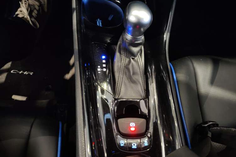 Used Toyota C-HR 2018 2.0L Leading with Sunroof China VI Standard Gear Lever