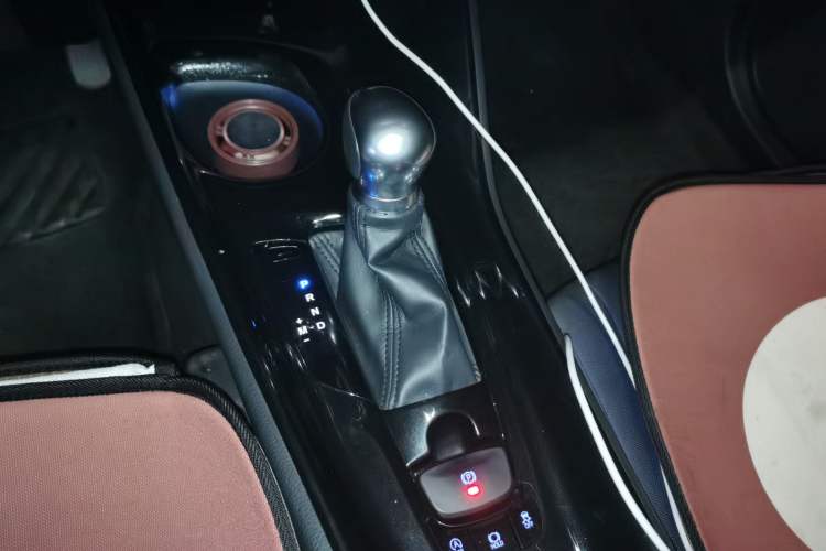 Used Toyota C-HR 2018 2.0L Leading with Sunroof China V Standard Gear Lever
