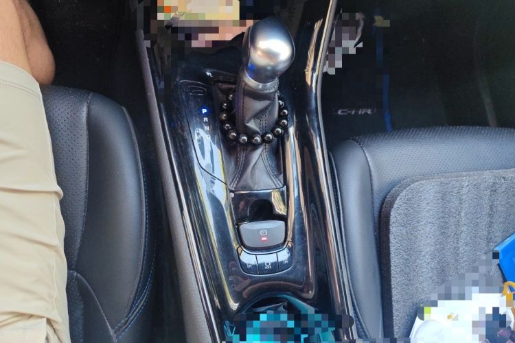 Used Toyota C-HR 2018 2.0L Leading with Sunroof China VI Standard Gear Lever