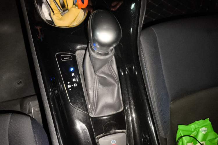 Used Toyota C-HR 2018 2.0L Luxury Sunroof Version China VI Standard Gear Lever