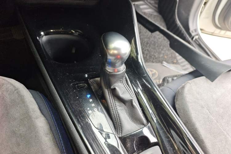 Used Toyota C-HR 2018 2.0L Leading with Sunroof China VI Standard Gear Lever