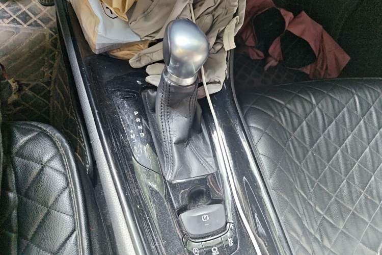 Used Toyota C-HR 2018 2.0L Leading with Sunroof China VI Standard Gear Lever