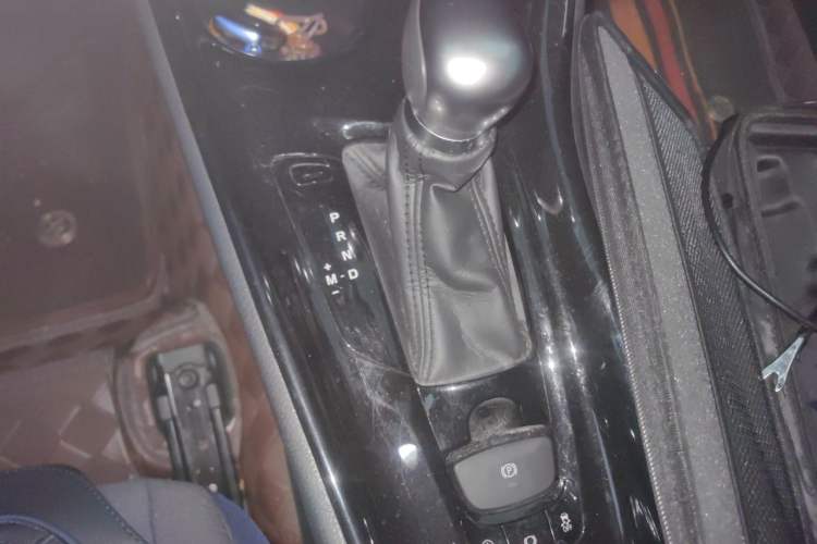 Used Toyota C-HR 2018 2.0L Leading Edition China VI Gear Lever