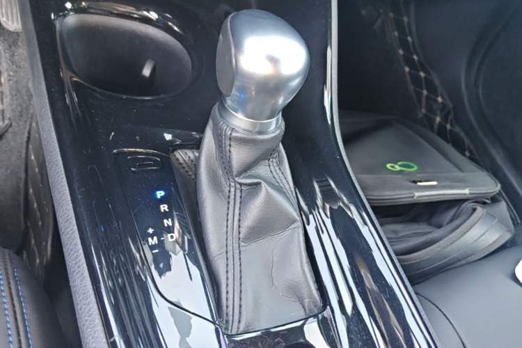 Used Toyota C-HR 2018 2.0L Luxury Edition China V Standard Gear Lever