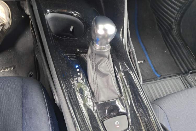 Used Toyota C-HR 2018 2.0L Luxury Edition China V Standard Gear Lever