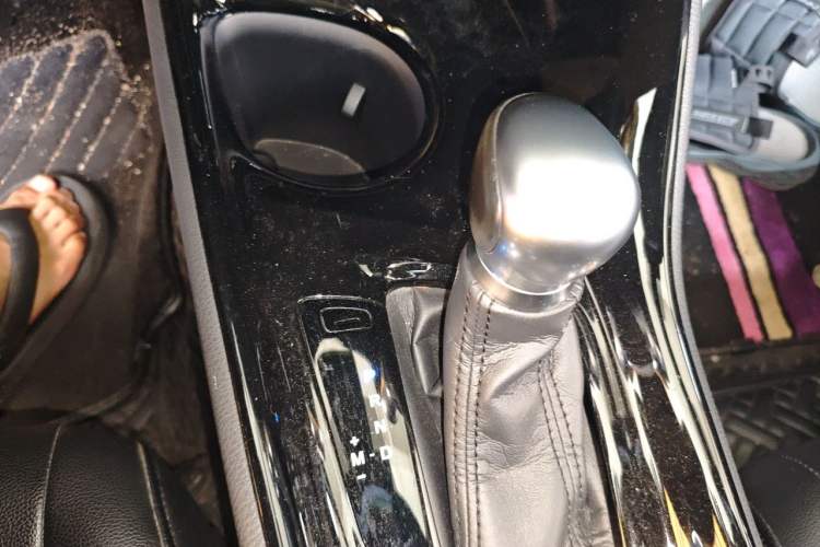 Used Toyota C-HR 2018 2.0L Leading with Sunroof China VI Standard Gear Lever