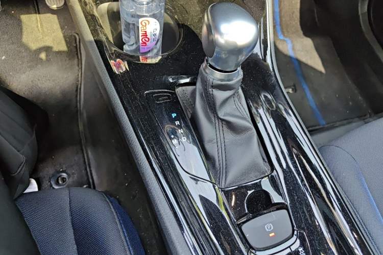 Used Toyota C-HR 2018 2.0L Luxury Sunroof Version China V Emission Standard Gear Lever