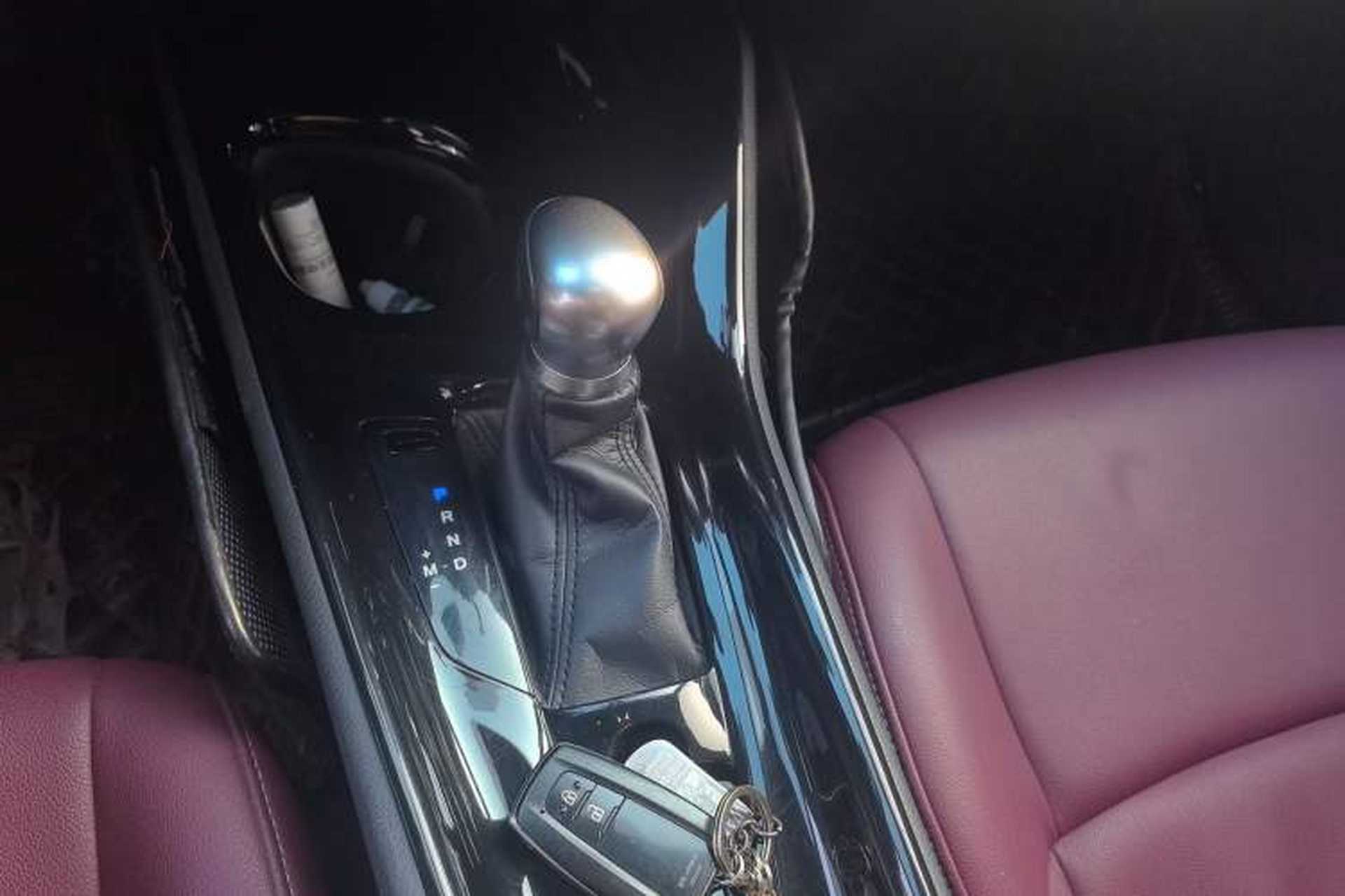Used Toyota C-HR 2018 2.0L Leading with Sunroof China VI Standard Gear Lever