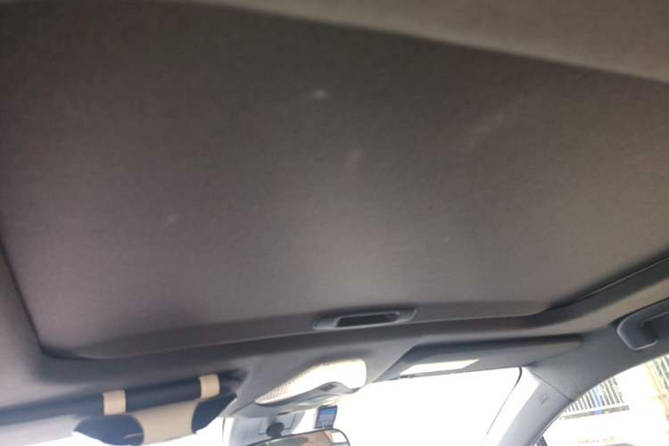 Used Toyota C-HR 2018 2.0L Luxury Sunroof Version China VI Standard Headliner