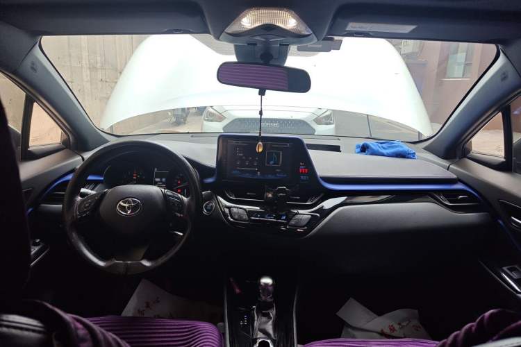 Used Toyota C-HR 2018 2.0L Leading with Sunroof China VI Standard Headliner