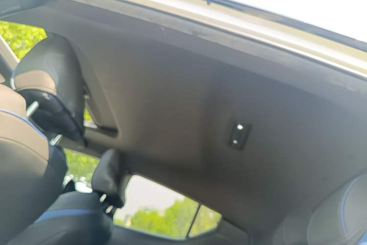 Used Toyota C-HR 2018 2.0L Leading with Sunroof China V Standard Headliner