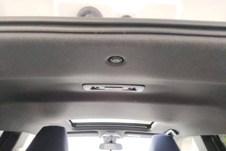 Used Toyota C-HR 2018 2.0L Leading with Sunroof China V Standard Headliner