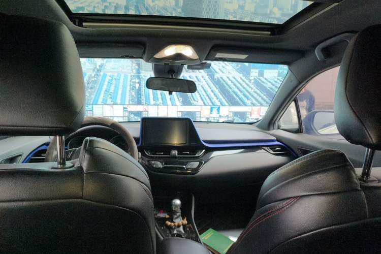 Used Toyota C-HR 2018 2.0L Leading with Sunroof China VI Standard Headliner