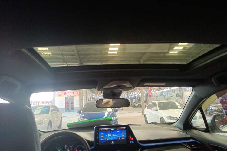 Used Toyota C-HR 2018 2.0L Leading with Sunroof China VI Standard Headliner